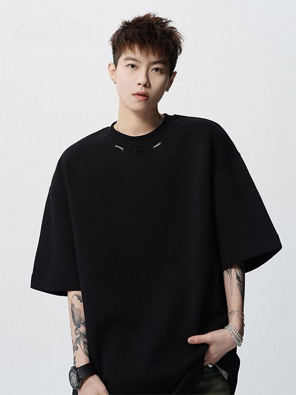 Stylish Metal-Emblem Short-Sleeve T-Shirt