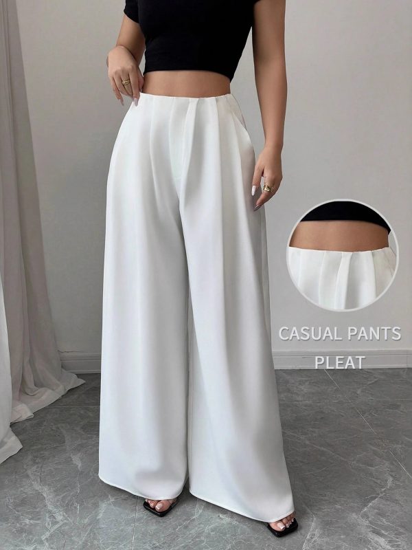 بنطال كاجوال واسع الساقين بتصميم أنيق يبرز جمال القوام