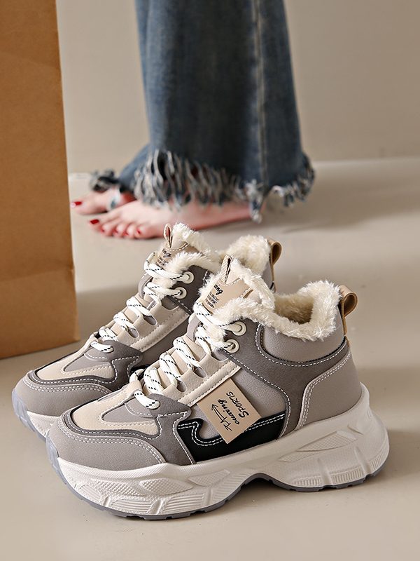 حذاء رياضي جديد سميك ودافئ ومريح للغاية مبطن بالفرو