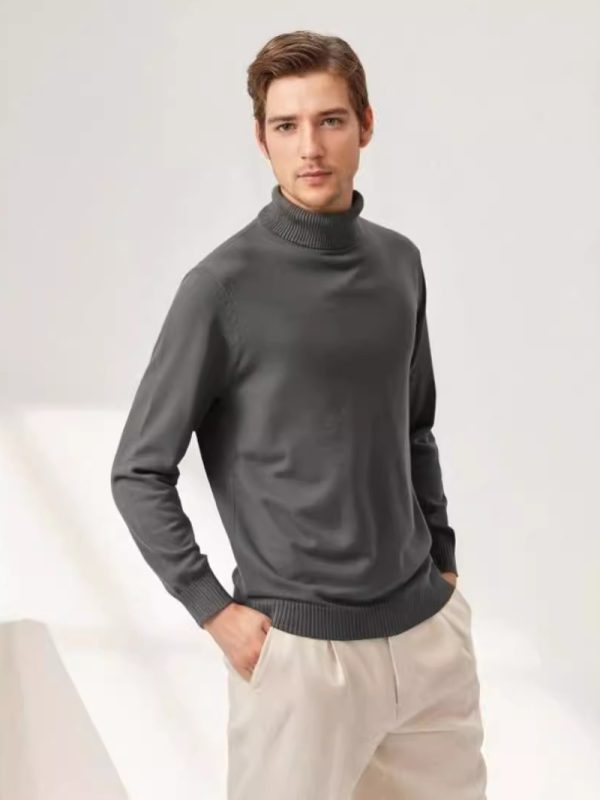 كنزة صوفية رجالية بياقة عالية بلون موحد، بتصميم أوروبي وأمريكي غير رسمي