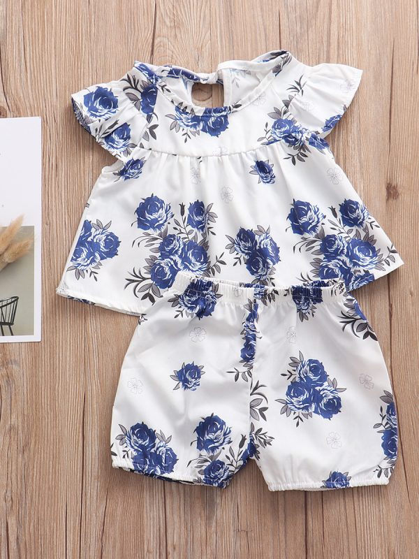 طقم أطفال مكون من بلوزة قصيرة مزينة بالزهور وشورت قصير