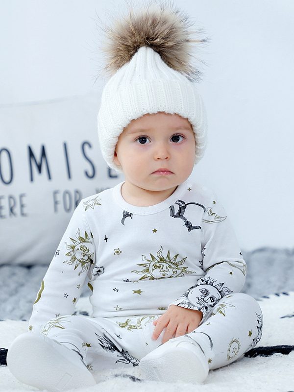 ملابس أطفال بغطاء للرأس وبدلة زحف