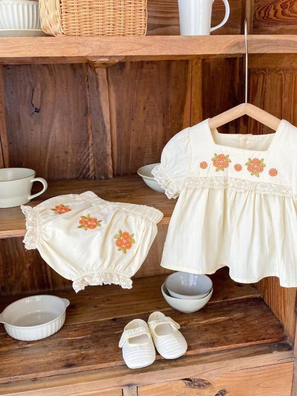 بلوزة قصيرة الأكمام مطرزة بالزهور للبنات